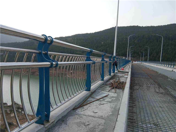 三沙不锈钢桥梁护栏的特点及其在桥梁安全中的重要作用