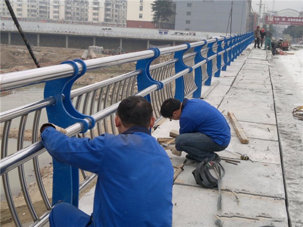 三沙不锈钢桥梁护栏除锈维护的重要性及其方法